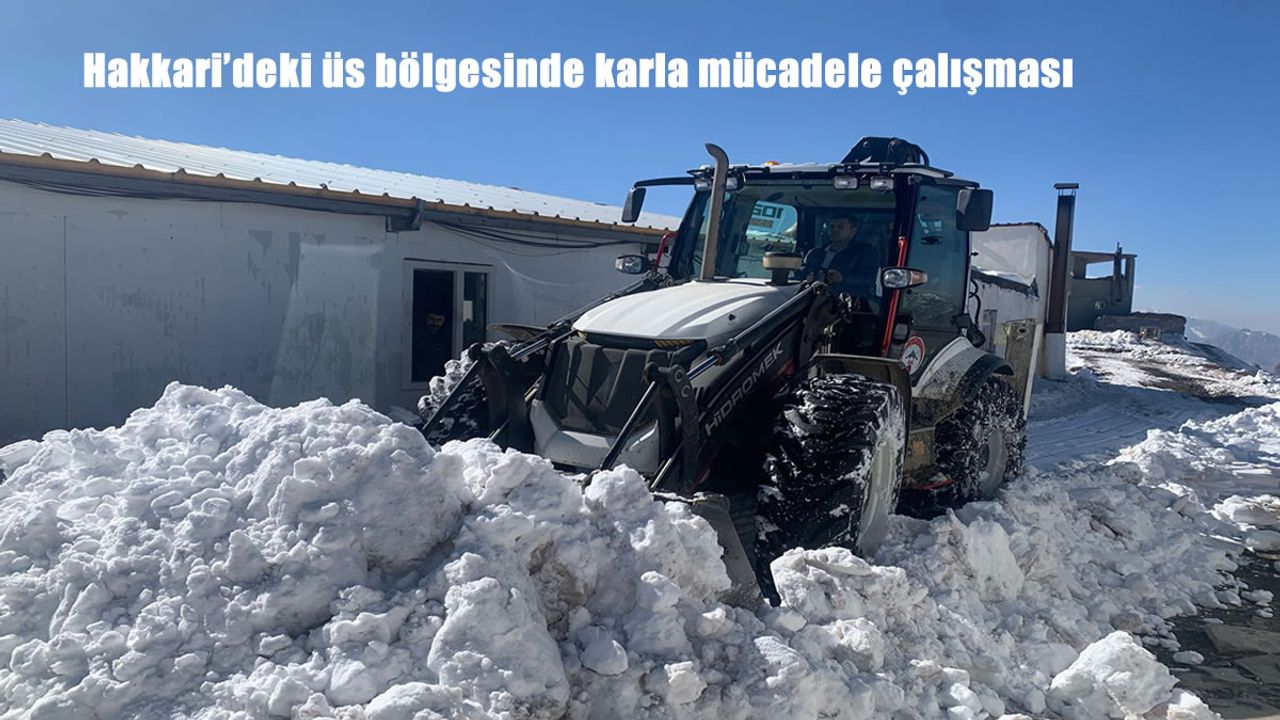 Hakkari'deki üs bölgesinde karla mücadele çalışması