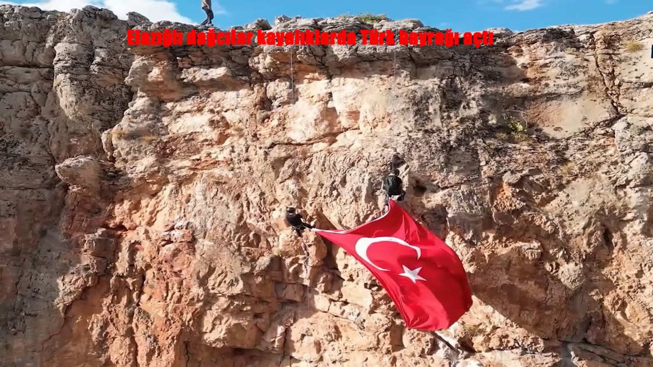 Elazığlı Dağcılar Kayalıklarda Türk Bayrağıyla Cumhuriyet Coşkusunu Zirveye Taşıdı