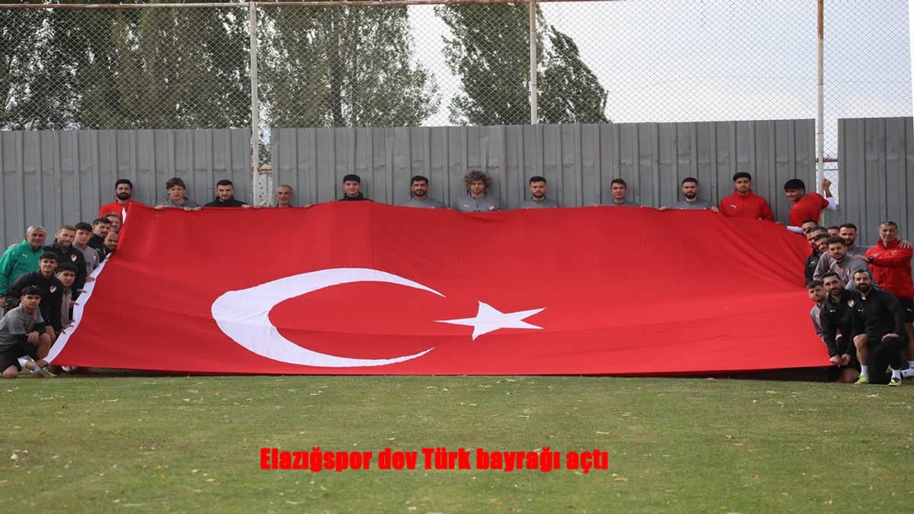 Elazığspor’dan 29 Ekim’e Dev Türk Bayrağıyla Kutlama