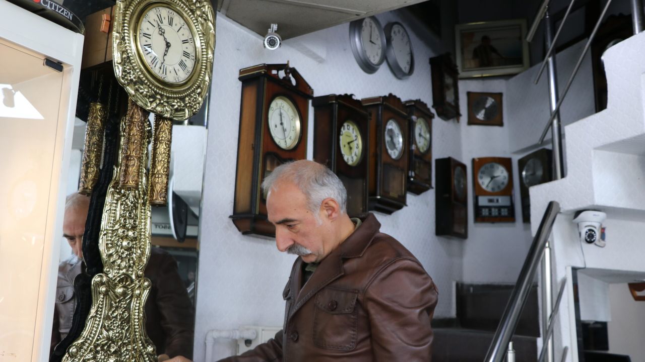 Tepsi minarenin saati Erzurumlulara 143 yıldır zamanı gösteriyor