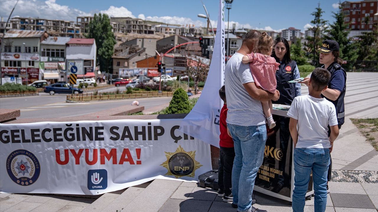 Erzurum'da polisten Uyuşturucuyla Mücadele Gününde toplumsal farkındalık çalışması