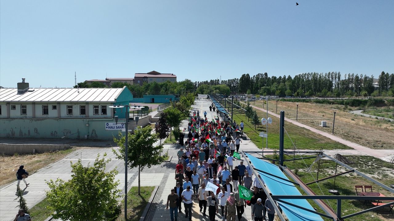 Van'da akademisyenler ve üniversite öğrencileri İsrail’i protesto etti