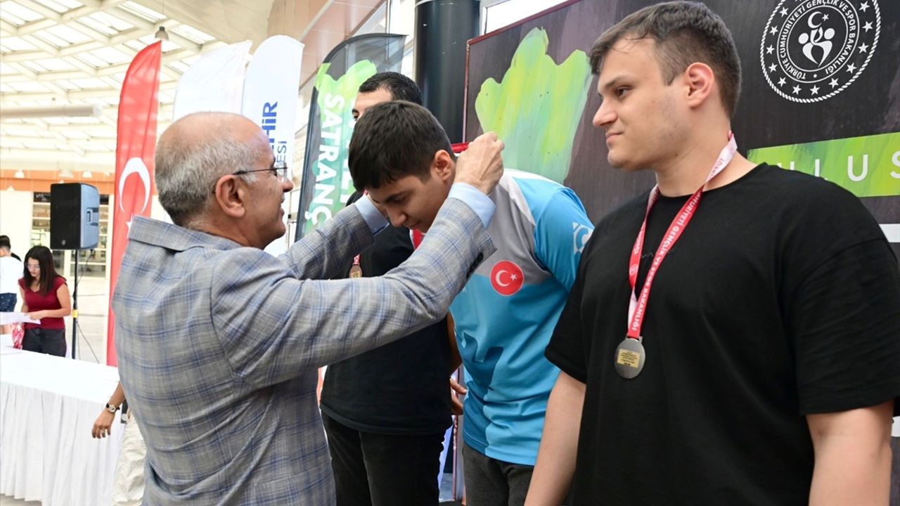 Malatya'da düzenlenen 7. Uluslararası Altın Kayısı Satranç Turnuvası sona erdi