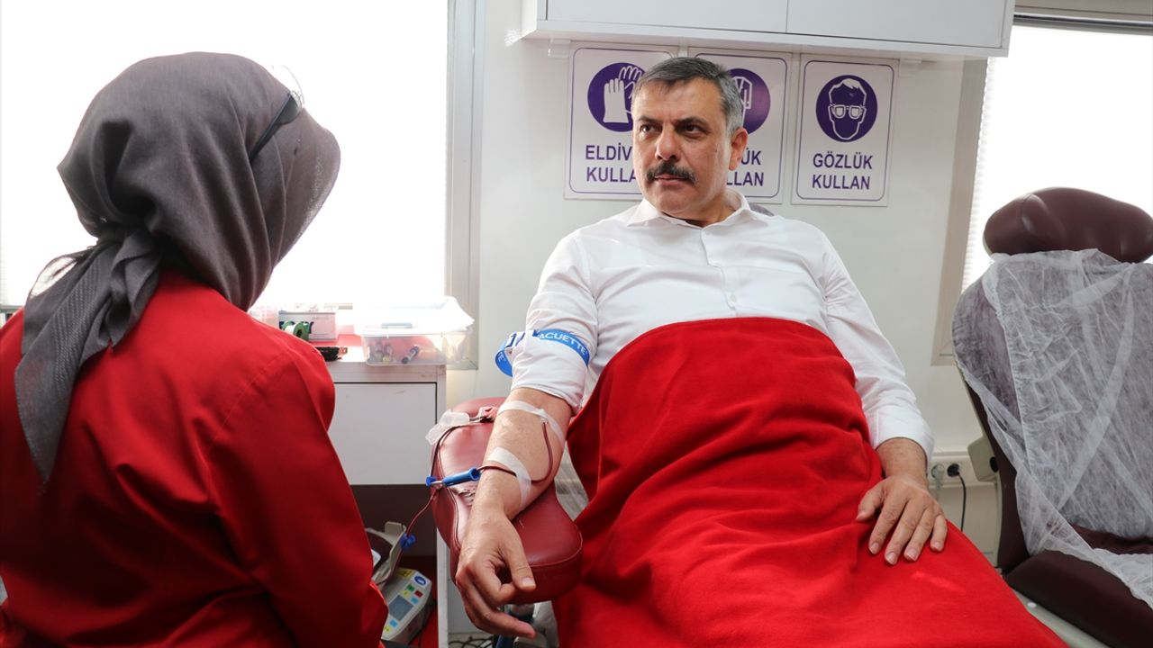 Erzurum Valisi Çiftçi, Kızılay’a 42. kez kan verdi