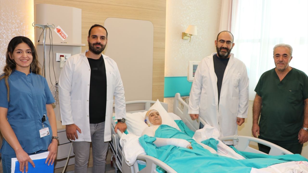 Tavukları için hayatını tehlikeye atan kadın ameliyatlar ve cilt nakliyle iyileşti