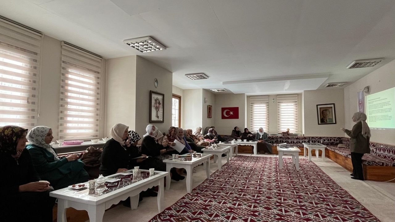 Bulanık'ta 'rahim ağzı kanseri' ile ilgili eğitim verildi