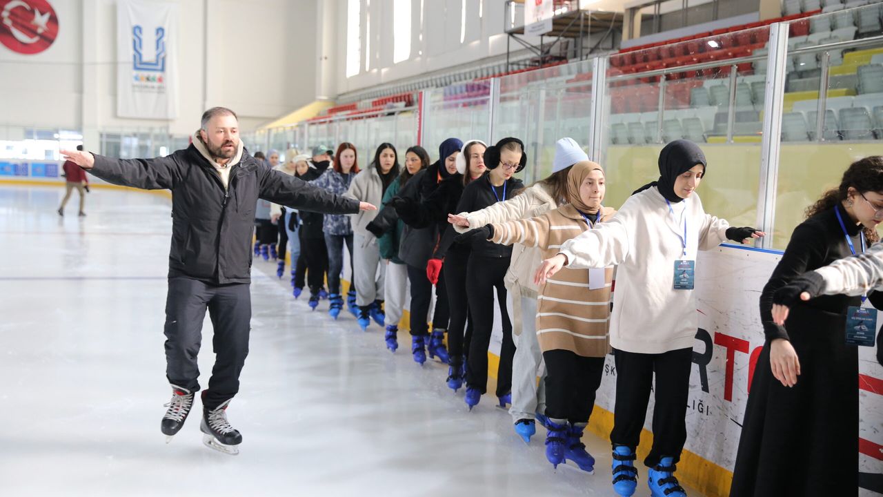 Gençlik ve Spor Bakanlığının projesi öğrencileri 'kış sporlarıyla' tanıştırdı
