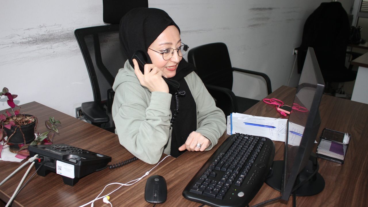 Engelini aşıp iki üniversite bitiren anne, çalışma azmiyle örnek oldu
