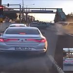 Erzurum'da 3 kişinin yaralandığı zincirleme trafik kazası araç kamerasında