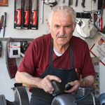 Ömrünü çarkın başında geçirdi: 59 yıldır bıçak biliyor
