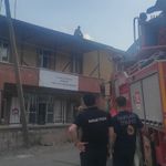 Hakkari’de çatıda mahsur kalan işçi kurtarıldı