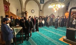 Kemaliye’de Sakal-ı Şerif'i görmek için vatandaşlar Dörtyolağzı Camii’ne akın etti