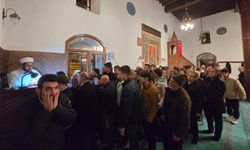 Tercan’da Sakal-ı Şerif'i görmek için vatandaşlar Merkez Camii’ne akın etti