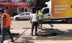 Kars’ta Karayolları Ekiplerinden Asfalt Yama Çalışması Devam Ediyor