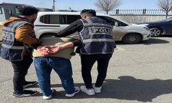 Kars’ta Kadın Kılığında Kaçmaya Çalışan Suç Makinesi Havalimanında Yakalandı!
