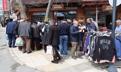 Elazığ'da kıyafetin 100 lira olduğunu duyan vatandaşlar buraya akın etti