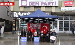 Muş'ta aileler evlat nöbetini yağmur altında sürdürdü