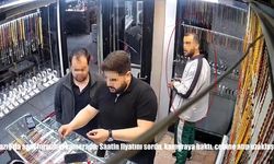 Elazığ’da Gazi Caddesi’nde Saat Hırsızlığı Kameraya Yansıdı: Fiyatını Sordu, Kameraya Baktı, Cebine Atıp Kaçtı