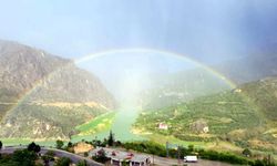 Erzincan Kemaliye’de Yağmur Sonrası Gökkuşağı Görsel Şöleni Büyüledi!
