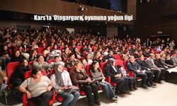 Kars’ta 'Otogargara' Tiyatrosu Ayakta Alkışlandı: Sanat36 Projesi Sahneye Hayat Verdi
