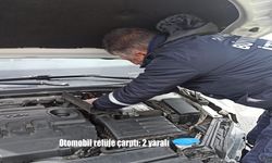 Van-Hakkari Karayolunda Kaza: Otomobil Refüje Çarptı, İki Kişi Hastaneye Kaldırıldı