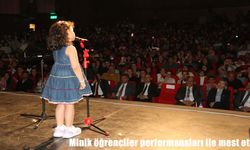 Van’da Minik Yetenekler Sahne Aldı: Ses Yarışmasında Finalistler Gönülleri Fethetti