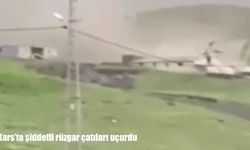 Kars’ta 80 kilometre hıza ulaşan şiddetli rüzgar çatılara zarar verdi