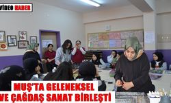 Muşlu öğrencilerden ebru ve hat atölyesine yoğun ilgi
