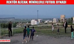 MAUN Rektörü Alican, çocuklarla maç yaptı