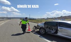 Bingöl Karlıova’da Otomobil ile Kamyonet Çarpıştı: Maddi Hasar Meydana Geldi