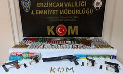 Refahiye’de Silah Operasyonu: Cephanelik Gibi Evden 794 Adet Mermi Çıktı, 2 Kişi Tutuklandı