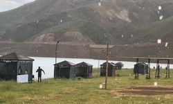 Yüksekova'da sağanak yağış etkili oldu