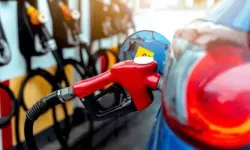 Akaryakıt Fiyatları El Yakıyor! Benzin ve Motorine Üçüncü Zam: Litresi 50 TL'yi Geçti!