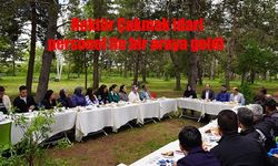 Üniversite yerleşkesinde samimi buluşma