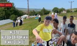 Muş’ta bayram sabahı sokaklar çocuklarla şenlendi