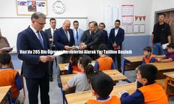 Van’da 285 Bin Öğrenci Karnelerini Alarak Yaz Tatiline Başladı