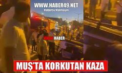 Muş’ta korkutan kaza: Refüje çarpan otomobil ters döndü