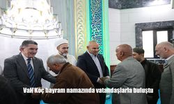 Ağrı Valisi Mustafa Koç, Kurban Bayramı Namazını Vatandaşlarla Birlikte Kıldı
