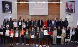 Matematikte parlayan yıldızlar ödüllerini rektörün elinden aldı