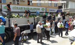 Ahlat’ta 30 ton karpuz ücretsiz dağıtıldı