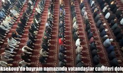Yüksekova’da bayram namazı coşkusu: Camiler doldu, dualar semaya yükseldi