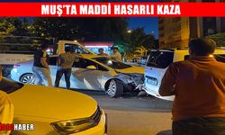 Muş istasyon caddesinde maddi hasarlı kaza