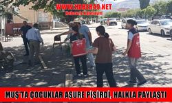 Muş’ta çocuklar kendi elleriyle yaptıkları aşureleri dağıttı