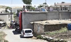 Bitlis Mutki’de Şehit Celalettin Uyanık’ın Baba Ocağına Türk Bayrağı Asıldı