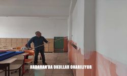 Tatil yerine okulu onarıyorlar
