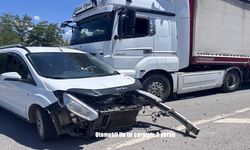 Erzincan-Erzurum Yolunda Feci Kaza: Otomobil ile Tır Çarpıştı, 2 Kişi Yaralandı