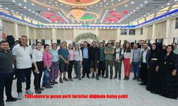 Yüksekova’da düğüne katılan yerli turistler halayla eğlendi