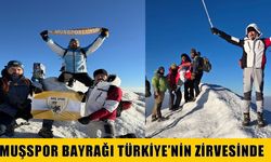 Türkiye’nin zirvesinde Muş rüzgârı: Muşspor bayrağı Ağrı Dağı’nda