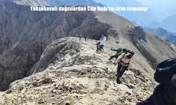Cilo Dağı’nın Uludoruk zirvesine Yüksekovalı dağcılardan tırmanış