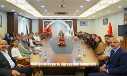 Vali Çelik, LGS ve YKS'de Dereceye Giren Öğrencileri Makamında Kabul Etti